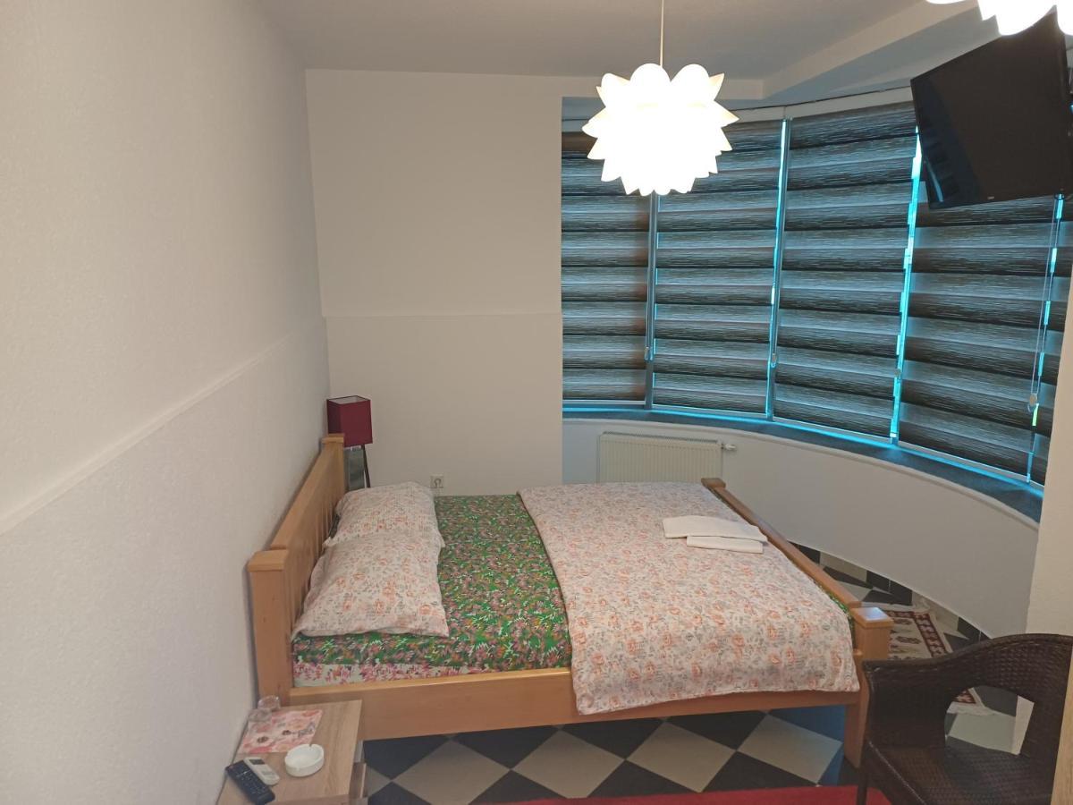 Hollywood Motel Podlugovi Экстерьер фото