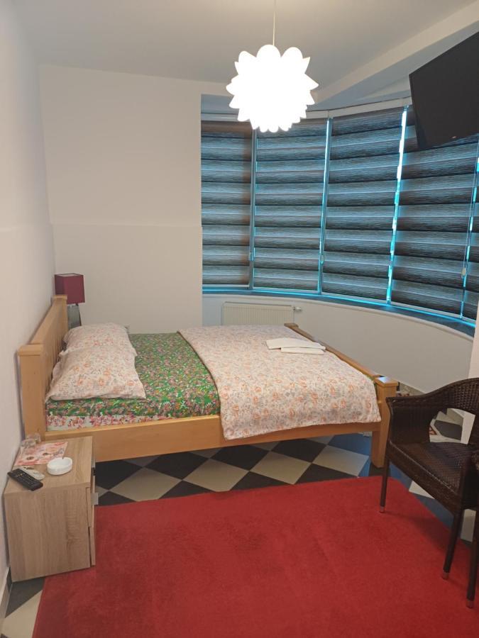 Hollywood Motel Podlugovi Экстерьер фото