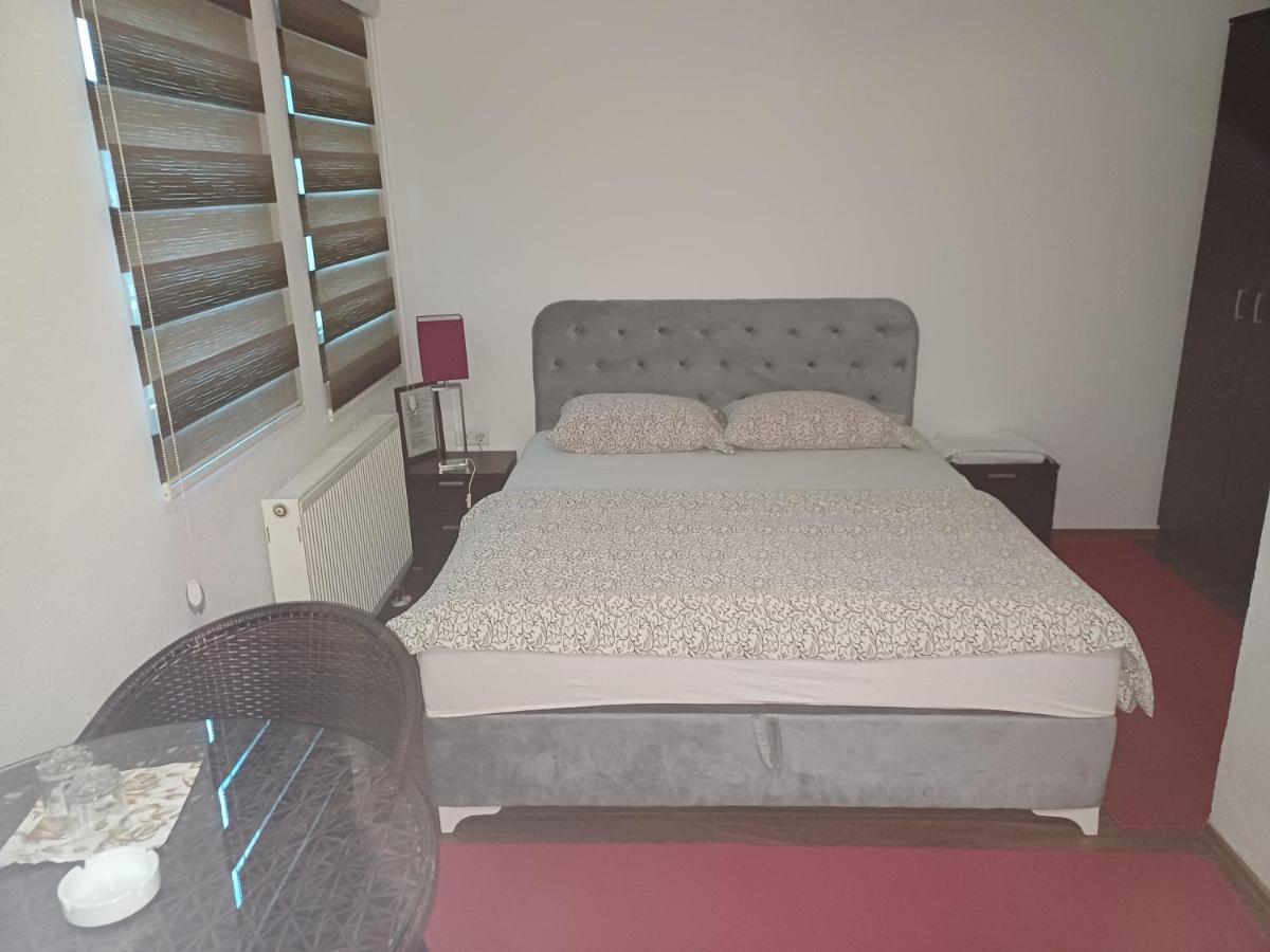 Hollywood Motel Podlugovi Экстерьер фото