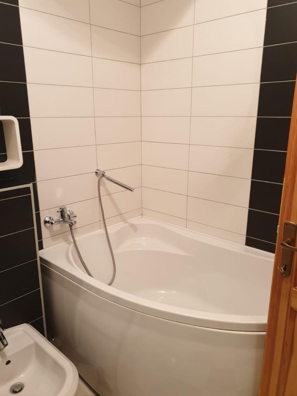 Hollywood Motel Podlugovi Экстерьер фото